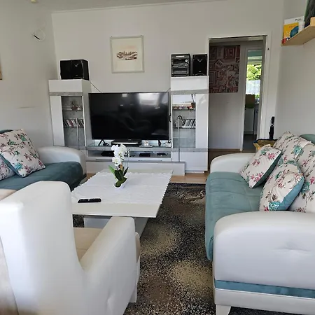 Δωμάτια σε οικογενειακή κατοικία To